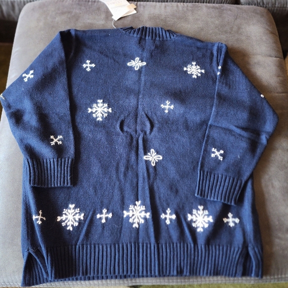 Ladies Holiday Sweater NWT - Picture 2 of 4